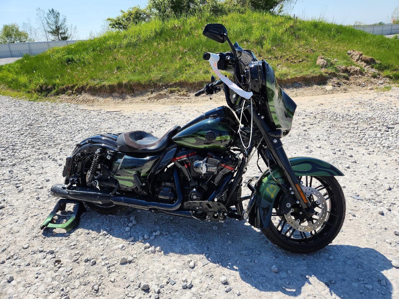 2022 Harley-Davidson FLHXSE CVO Street Glide